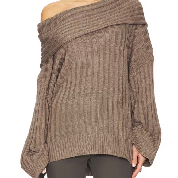 WEWOREWHAT Oversized Off Shoulder Sweater - Picture 1 of 5